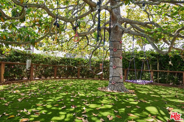 8045 Rayford Drive, Los Angeles, CA 90045