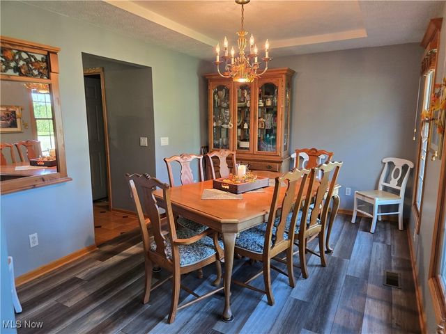 810 Olde Orchard Drive NE, Bolivar, OH 44612