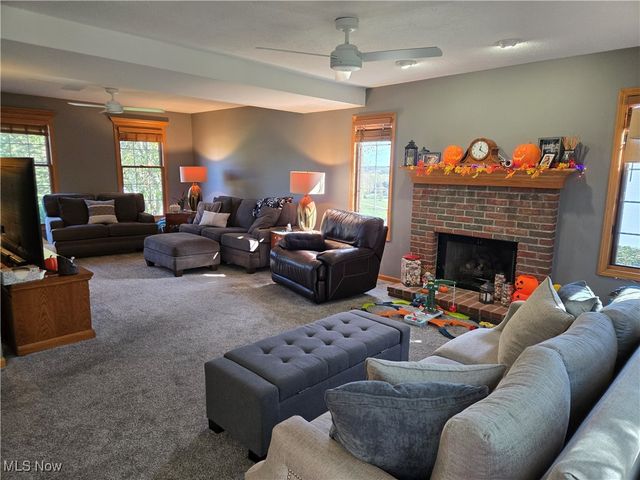 810 Olde Orchard Drive NE, Bolivar, OH 44612