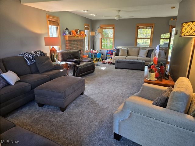 810 Olde Orchard Drive NE, Bolivar, OH 44612