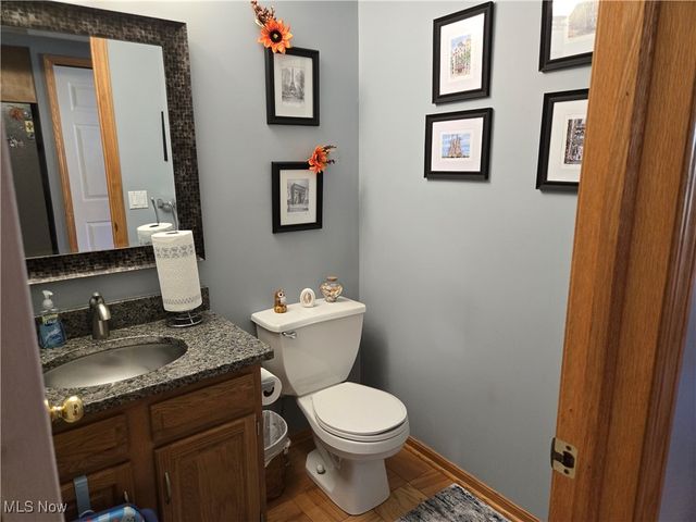 810 Olde Orchard Drive NE, Bolivar, OH 44612