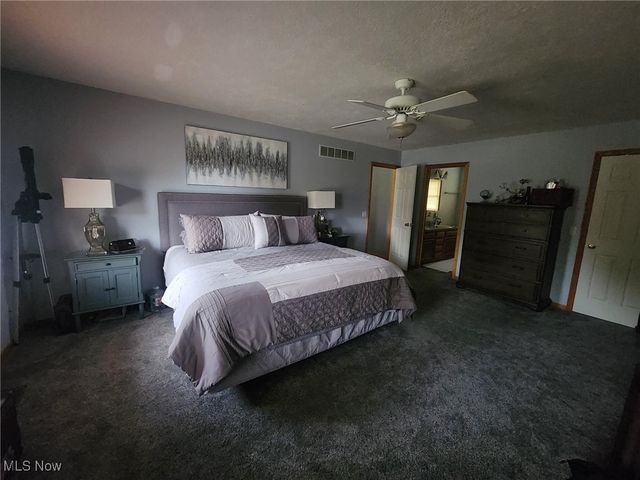 810 Olde Orchard Drive NE, Bolivar, OH 44612