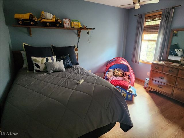 810 Olde Orchard Drive NE, Bolivar, OH 44612