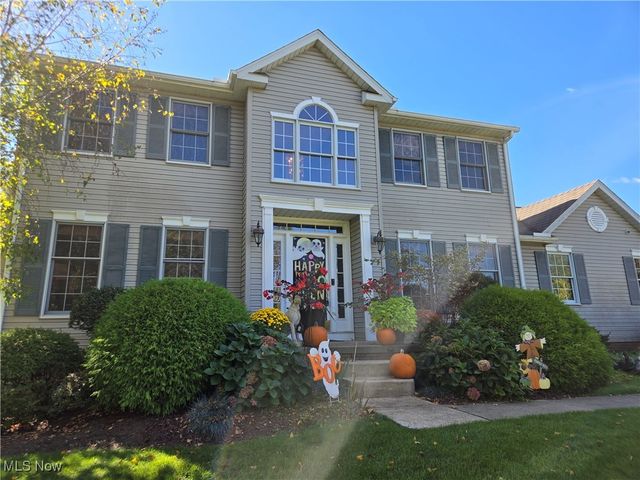 810 Olde Orchard Drive NE, Bolivar, OH 44612