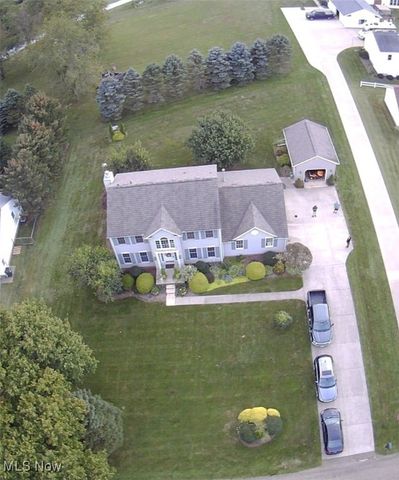 810 Olde Orchard Drive NE, Bolivar, OH 44612