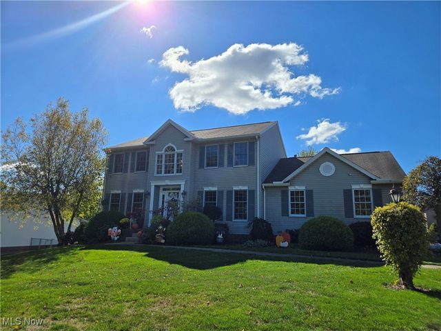 810 Olde Orchard Drive NE, Bolivar, OH 44612