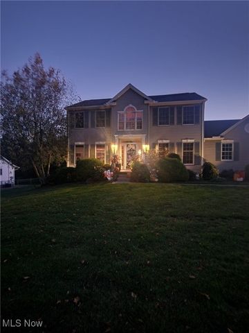 810 Olde Orchard Drive NE, Bolivar, OH 44612