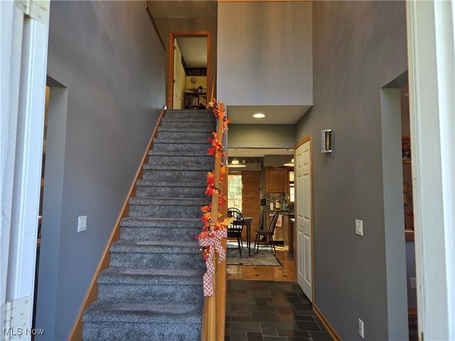 810 Olde Orchard Drive NE, Bolivar, OH 44612