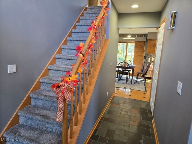 810 Olde Orchard Drive NE, Bolivar, OH 44612