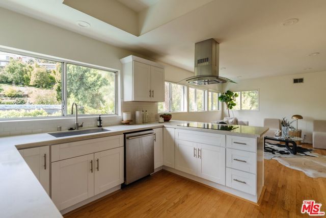 7229 Senalda Road, Los Angeles, CA 90068