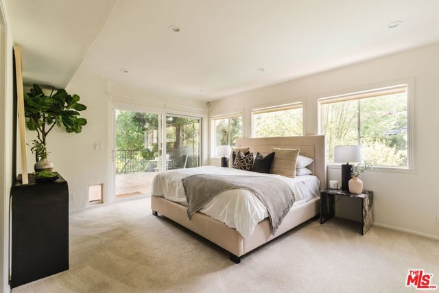 7229 Senalda Road, Los Angeles, CA 90068