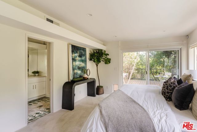 7229 Senalda Road, Los Angeles, CA 90068