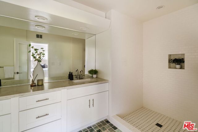 7229 Senalda Road, Los Angeles, CA 90068