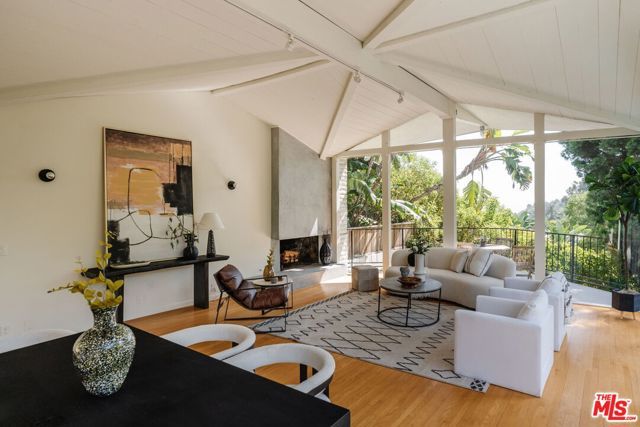 7229 Senalda Road, Los Angeles, CA 90068