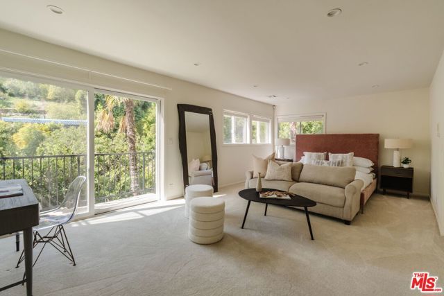 7229 Senalda Road, Los Angeles, CA 90068