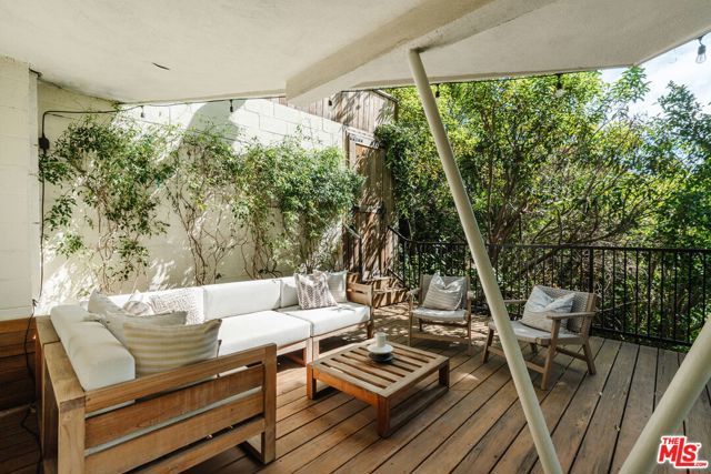 7229 Senalda Road, Los Angeles, CA 90068