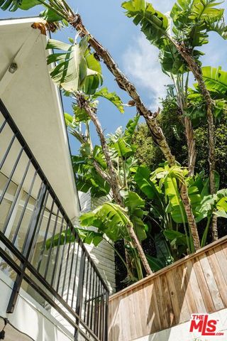 7229 Senalda Road, Los Angeles, CA 90068