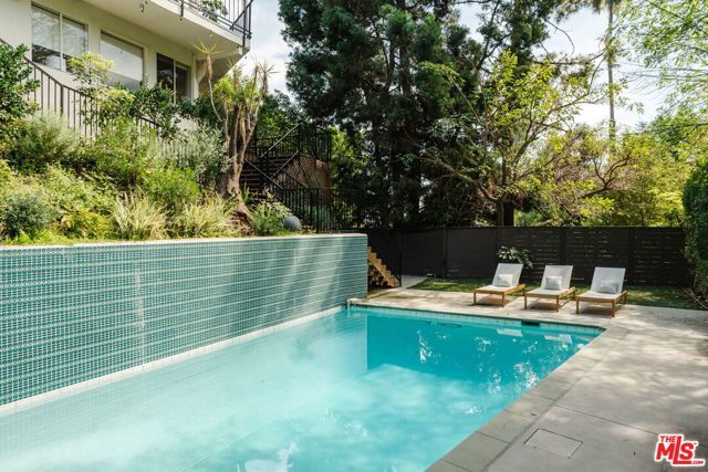 7229 Senalda Road, Los Angeles, CA 90068