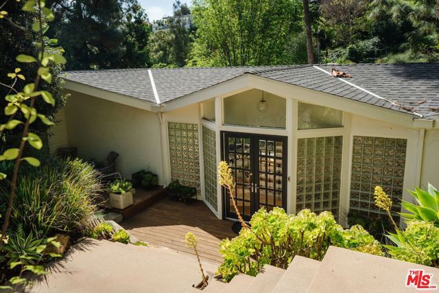 7229 Senalda Road, Los Angeles, CA 90068