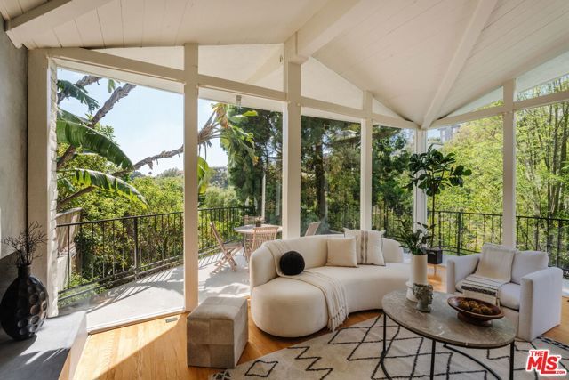 7229 Senalda Road, Los Angeles, CA 90068