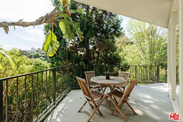 7229 Senalda Road, Los Angeles, CA 90068