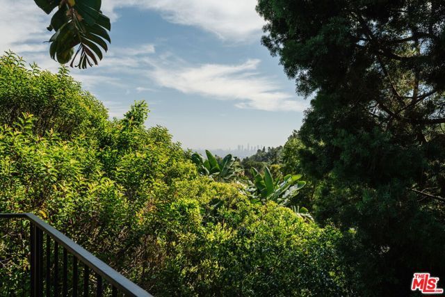 7229 Senalda Road, Los Angeles, CA 90068