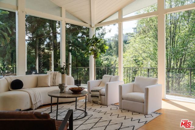 7229 Senalda Road, Los Angeles, CA 90068