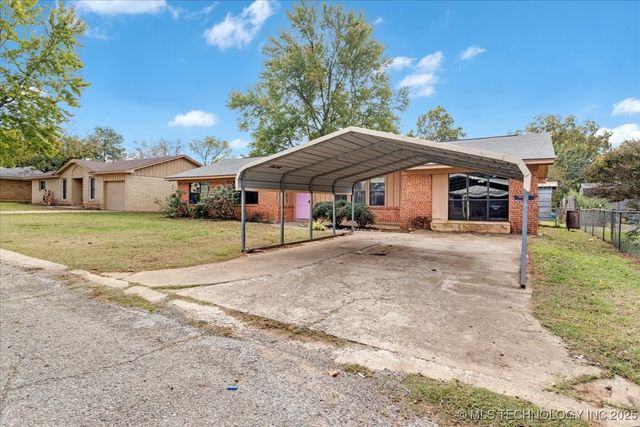 515 McCarley, Colbert, OK 74733