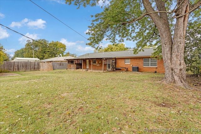 515 McCarley, Colbert, OK 74733