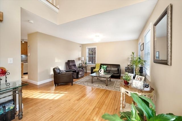 15 Stonewall Ave, Dartmouth, MA 02747