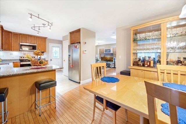 15 Stonewall Ave, Dartmouth, MA 02747