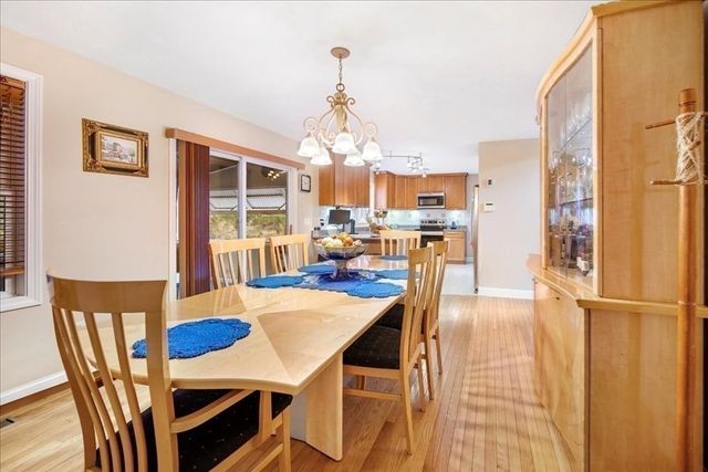 15 Stonewall Ave, Dartmouth, MA 02747