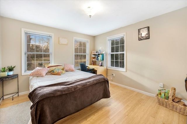 15 Stonewall Ave, Dartmouth, MA 02747