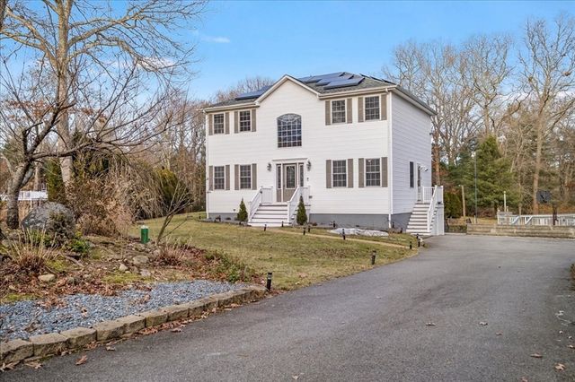 15 Stonewall Ave, Dartmouth, MA 02747