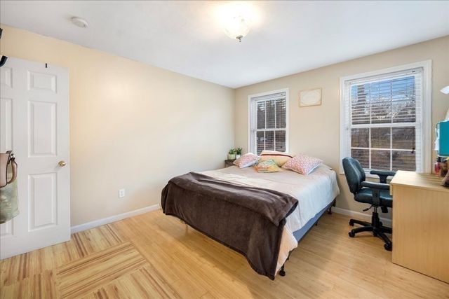 15 Stonewall Ave, Dartmouth, MA 02747