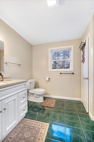 15 Stonewall Ave, Dartmouth, MA 02747