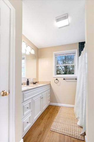 15 Stonewall Ave, Dartmouth, MA 02747