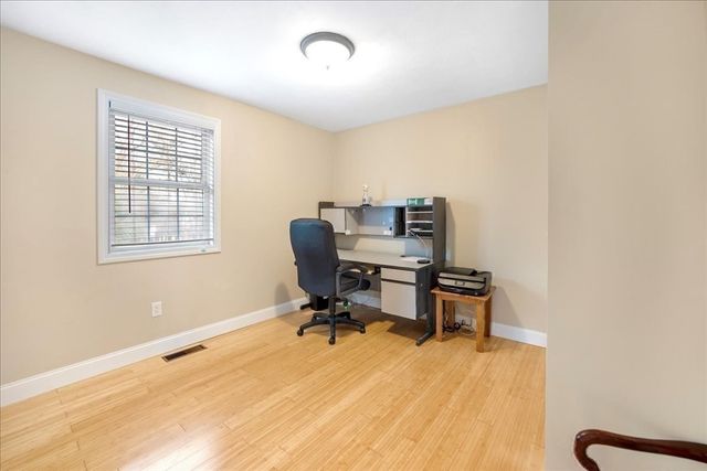 15 Stonewall Ave, Dartmouth, MA 02747