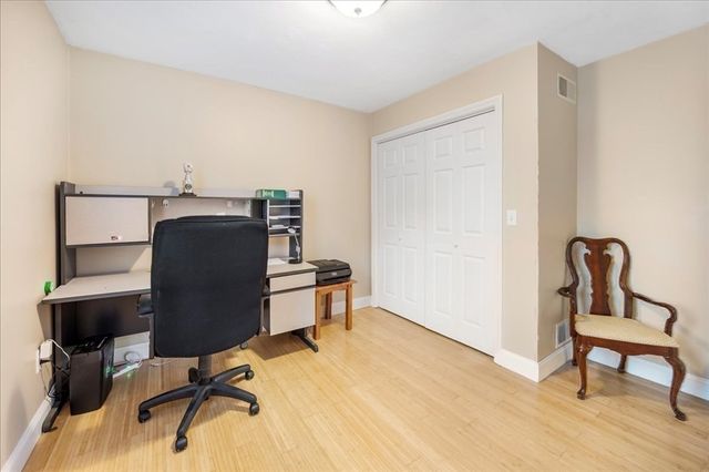 15 Stonewall Ave, Dartmouth, MA 02747