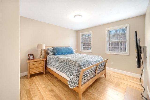 15 Stonewall Ave, Dartmouth, MA 02747