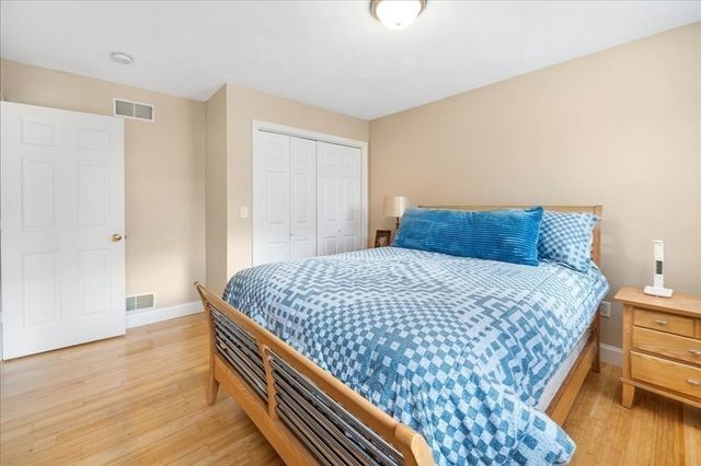 15 Stonewall Ave, Dartmouth, MA 02747