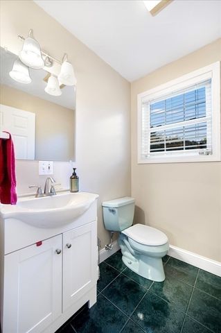 15 Stonewall Ave, Dartmouth, MA 02747