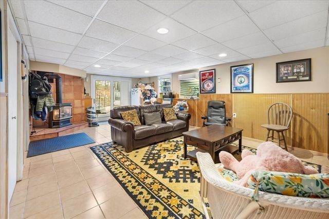 15 Stonewall Ave, Dartmouth, MA 02747