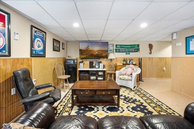 15 Stonewall Ave, Dartmouth, MA 02747
