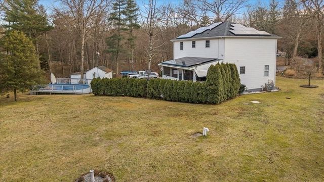 15 Stonewall Ave, Dartmouth, MA 02747