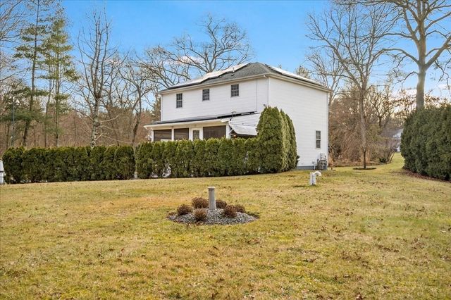 15 Stonewall Ave, Dartmouth, MA 02747