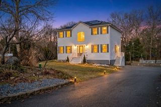15 Stonewall Ave, Dartmouth, MA 02747