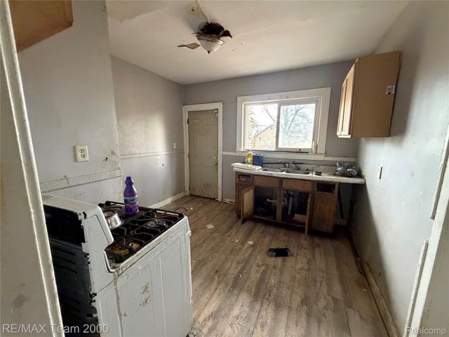 2301 Fullerton Street, Detroit, MI 48238