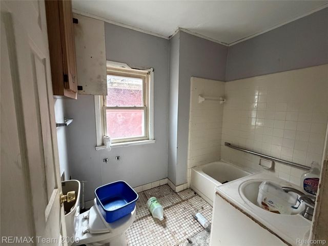 2301 Fullerton Street, Detroit, MI 48238