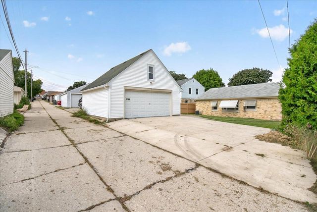 3765 E Bottsford Avenue, Cudahy, WI 53110